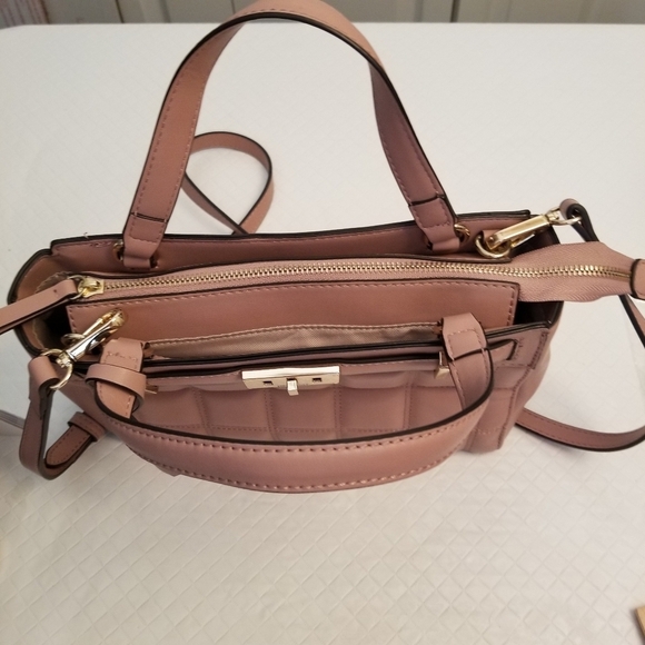 Nine West Quilted Pink Faux Leather Handbag Purse GoldTone Hardware 10 X 7 X 3.5 - Picture 3 of 8